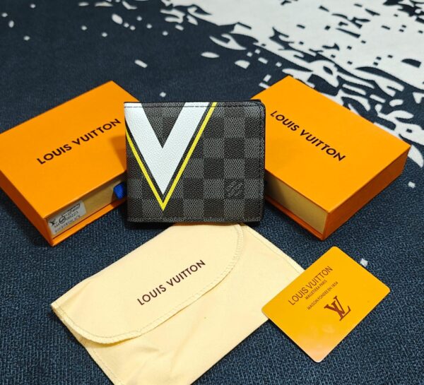 BIG BRANDS MENS WALLETS AND BELTS (VISIBLE IN IMAGE