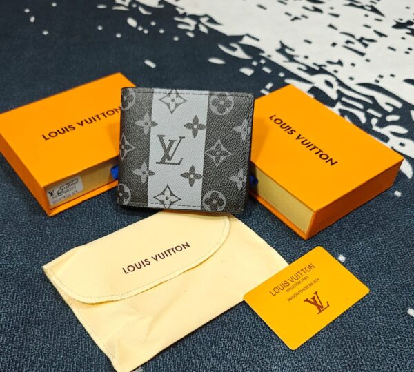 BIG BRANDS MENS WALLETS AND BELTS (VISIBLE IN IMAGE