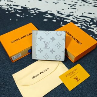 BIG BRANDS MENS WALLETS AND BELTS (VISIBLE IN IMAGE
