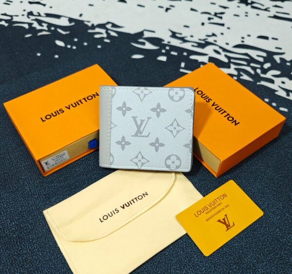 BIG BRANDS MENS WALLETS AND BELTS (VISIBLE IN IMAGE