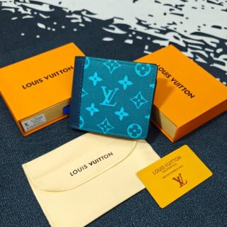 BIG BRANDS MENS WALLETS AND BELTS (VISIBLE IN IMAGE