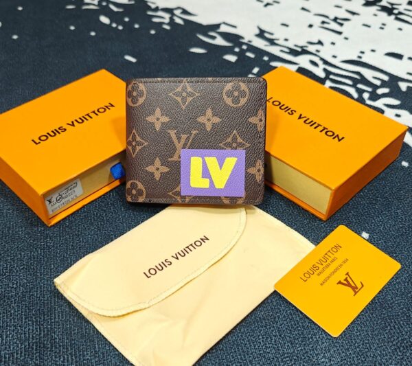 BIG BRANDS MENS WALLETS AND BELTS (VISIBLE IN IMAGE